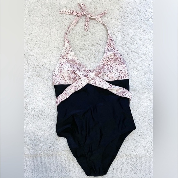 Cupshe | Women’s Halter One Piece Swimsuit - Picture 4 of 5